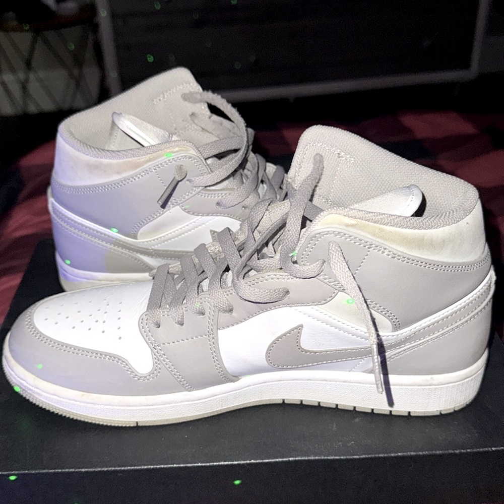 Never wear them,a little bit dirty but nothing that a little cleaning can’t fix